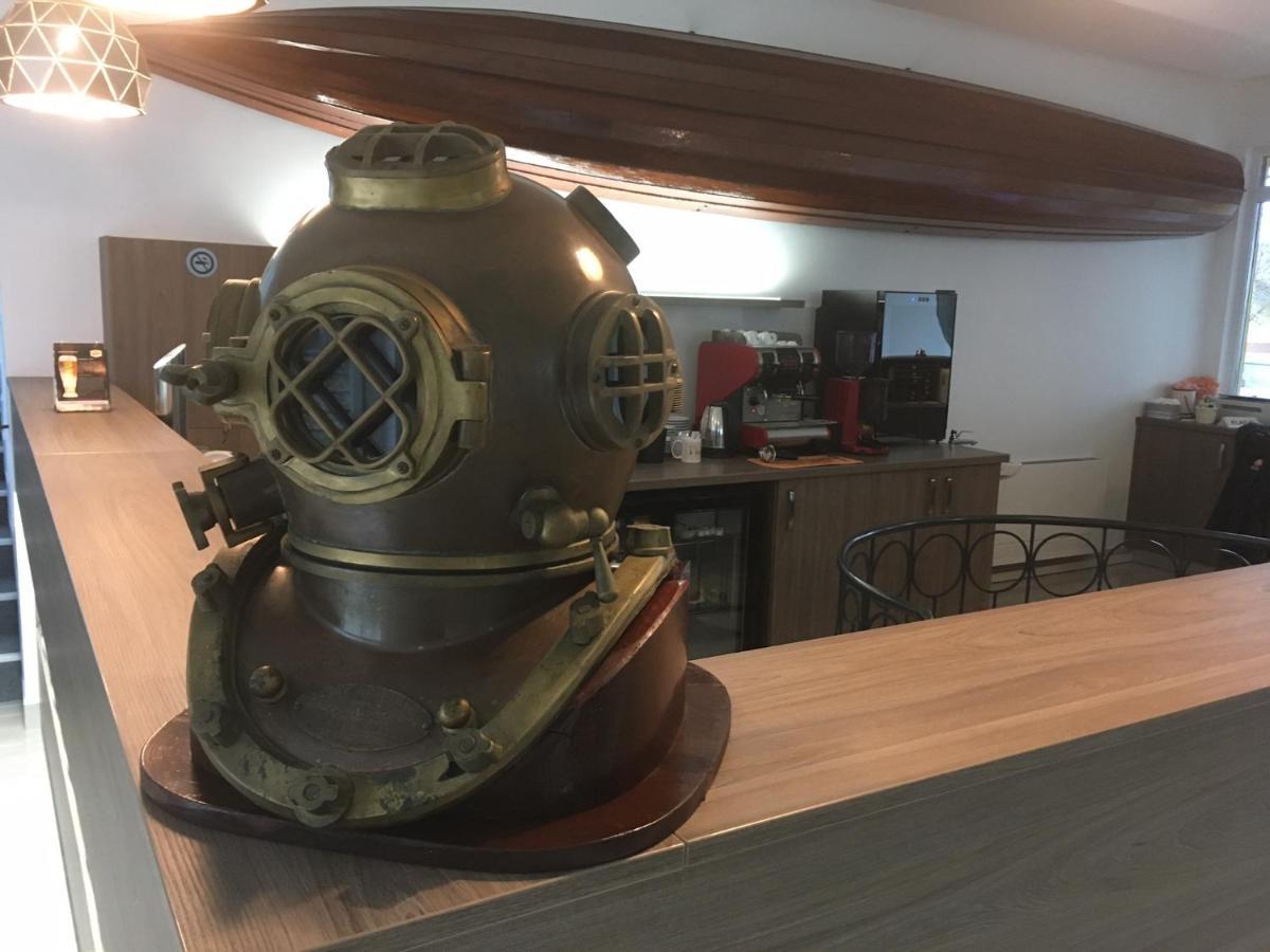 ホテル Nautilus Etterem Es Panzio Dabas エクステリア 写真